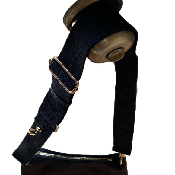 Black and gold - Picture 2 of 16